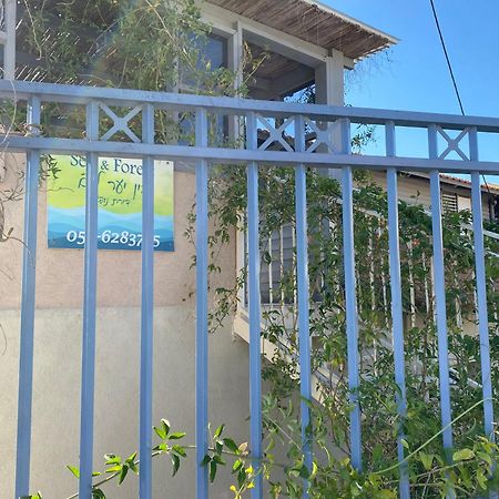 Villa בין יער לים Shelomi Exterior foto