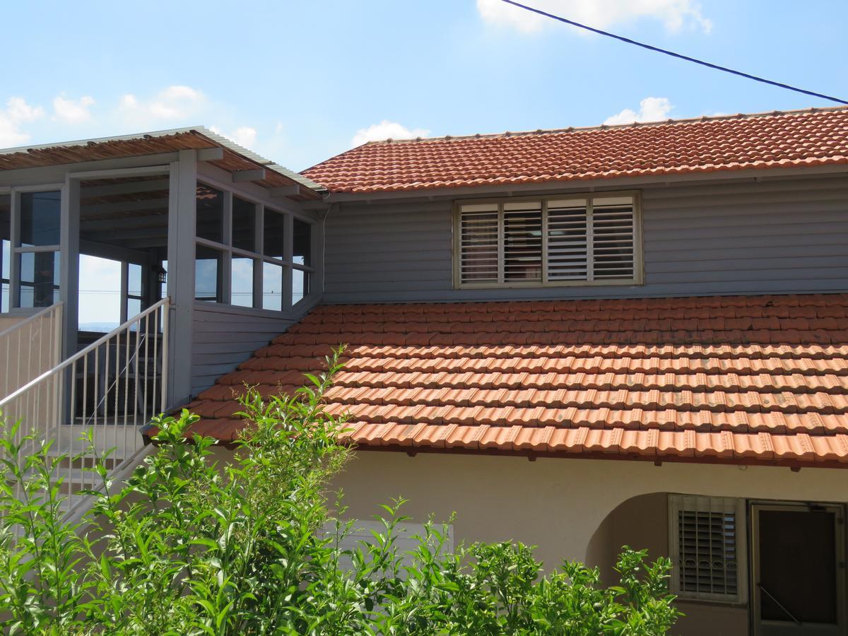 Villa בין יער לים Shelomi Exterior foto